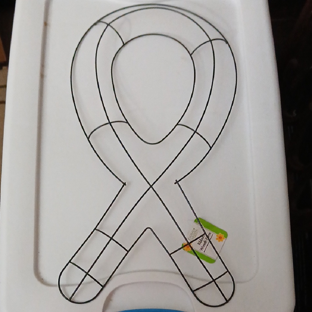 NWT Ribbon Wreath Form